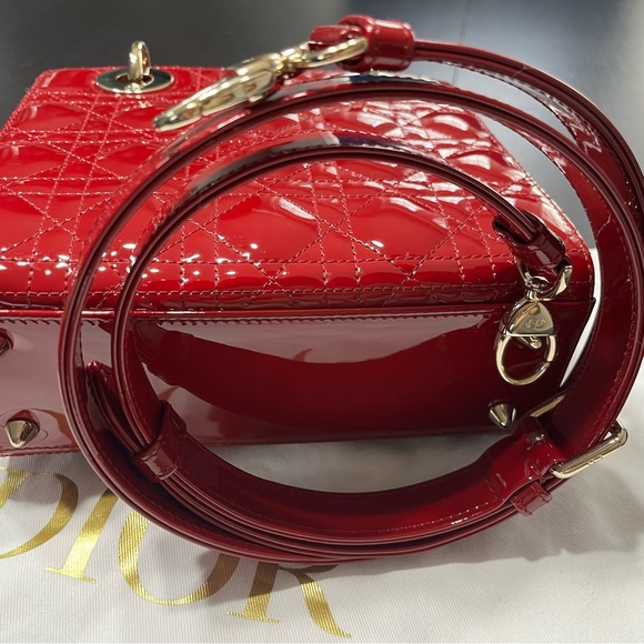 DIOR - Lady Dior medium in red patent - Picture 13 of 13